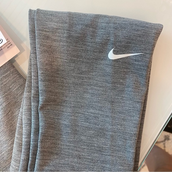 NWT NikeOne Women's Dri-FIT High-Rise Leggings - Picture 4 of 9